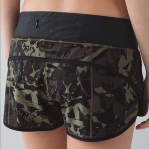 Rare! Lululemon speed up shorts 2.5”